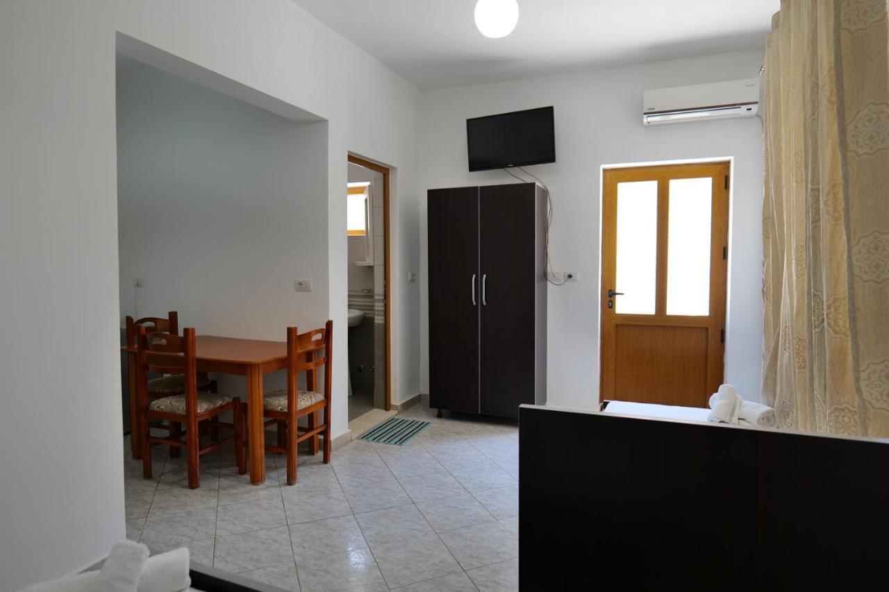 Vila Panorama Piqeras Bed & Breakfast Exterior photo